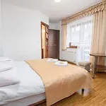 U Futra Oda ve Kahvaltı 3*